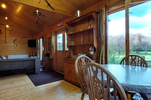 Photo 5 - Beautiful 1-bed Log Cabin in Retford Close to A1