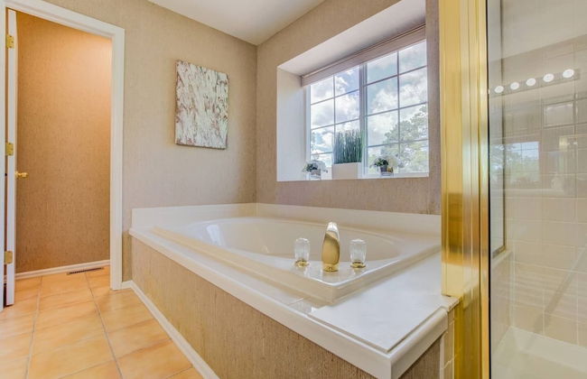 4BR AF Academyw/hot Tub & Firepit - Photo 37