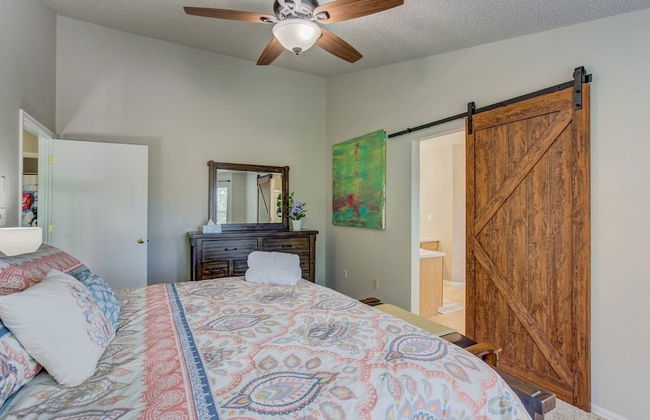 4BR AF Academyw/hot Tub & Firepit - Photo 9