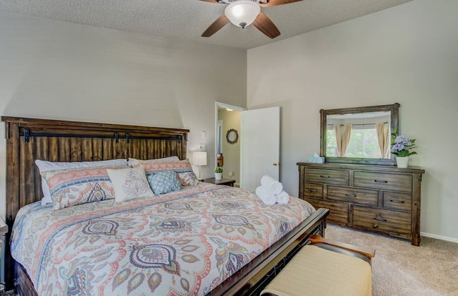 4BR AF Academyw/hot Tub & Firepit - Photo 8