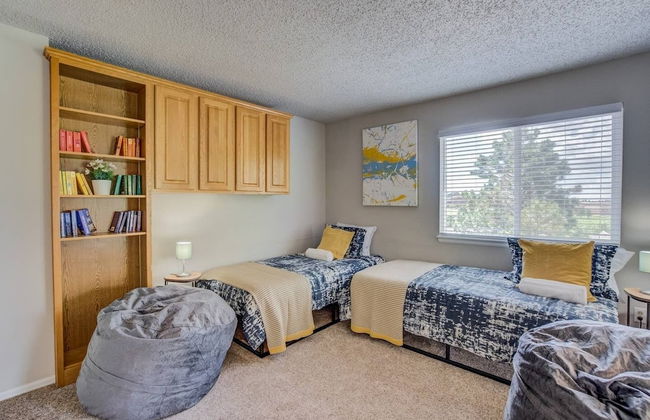 4BR AF Academyw/hot Tub & Firepit - Photo 3