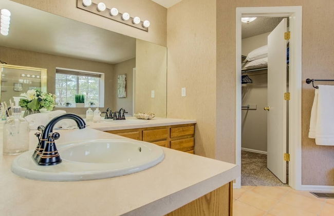 4BR AF Academyw/hot Tub & Firepit - Photo 39