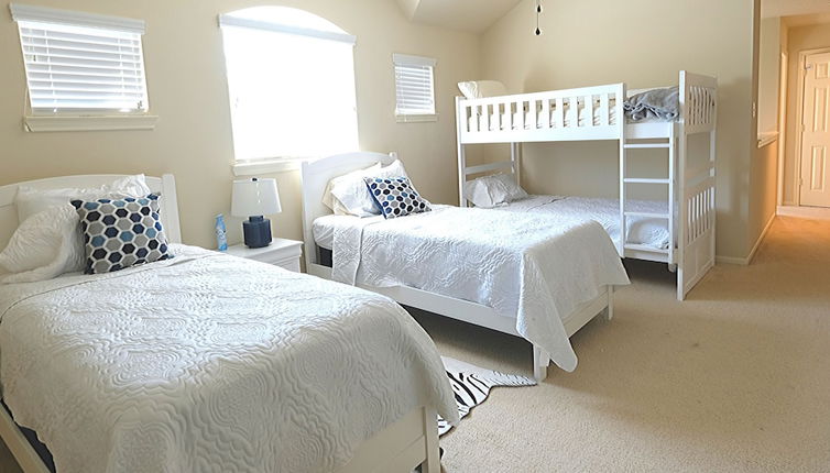 Photo 1 - 4Bdrm 2.5Bath 10Beds - Sugarland Fresno