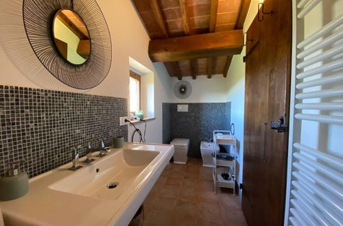 Photo 20 - Charming 10 pax Villa in Cortona With Private Pool