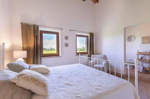 Photo 8 - Charming 10 pax Villa in Cortona With Private Pool