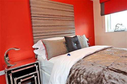 Photo 4 - Trendy Apartment a Short Drive From Aberdeen City
