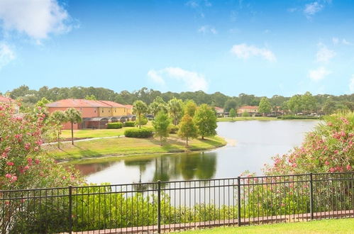 Foto 29 - Private Screened Splash Pool Overlooking Tranquil Lake Right Beside Disney World by Florida Dream Homes