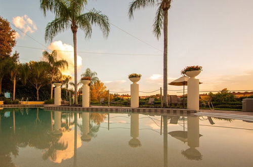 Foto 19 - Private Screened Splash Pool Overlooking Tranquil Lake Right Beside Disney World by Florida Dream Homes