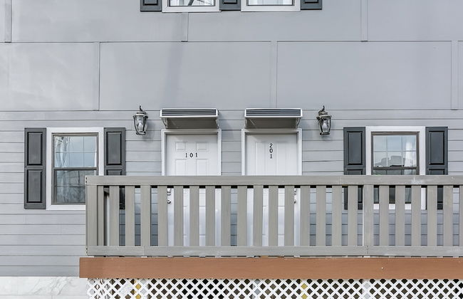 2BD Spacious condo Steps from ST Charles - Photo 11