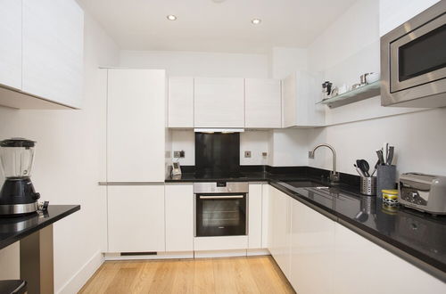 Photo 3 - Ultra Modern one Bedroom With Lift Near Portobello Road, Notting Hill