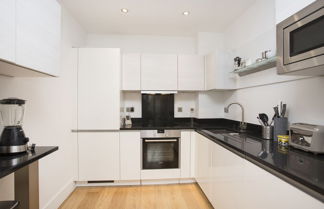 Photo 3 - Ultra Modern one Bedroom With Lift Near Portobello Road, Notting Hill