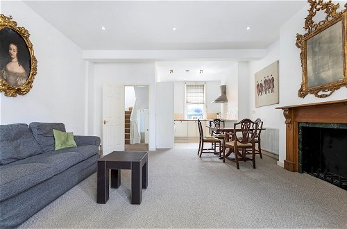 Photo 5 - Traditional Chelsea Maisonette With 2 Bedrooms and Wonderful Views of the River