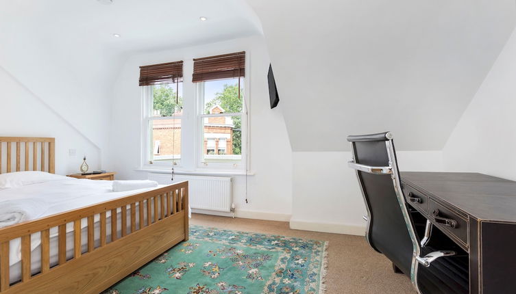 Photo 1 - Traditional Chelsea Maisonette With 2 Bedrooms and Wonderful Views of the River