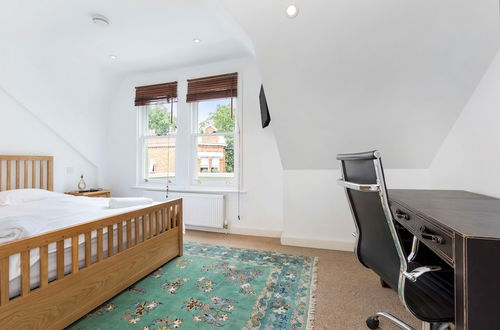 Photo 1 - Traditional Chelsea Maisonette With 2 Bedrooms and Wonderful Views of the River