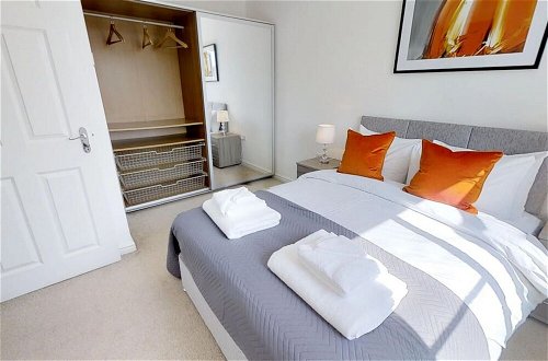 Photo 21 - Stayzo - Cole Green Lane - Ideal for Your Next Staycation or Workcation Whole House With Wi-fi