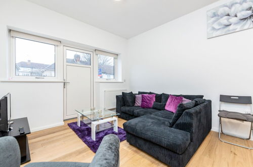 Photo 13 - Lovely 2-bed Apartment in Dartford