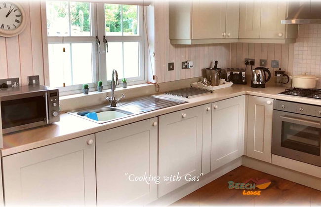 Holiday Lettings Beech Lodge - Stunning 6-bed King - Foto 14