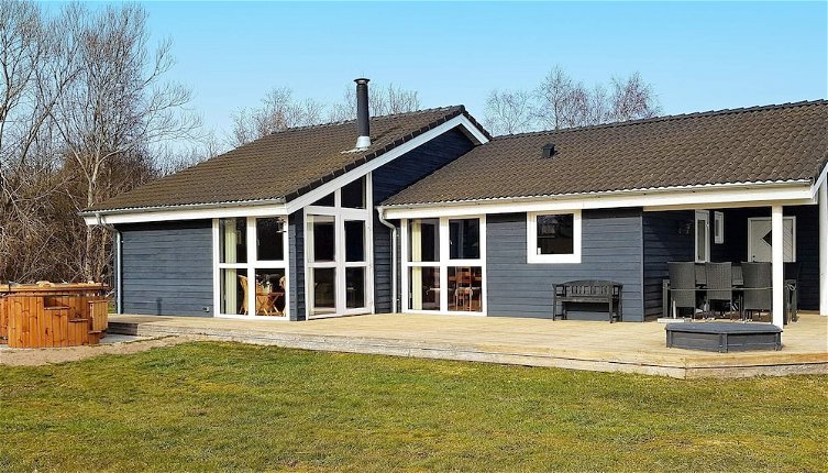 Foto 1 - 8 Person Holiday Home in Strandby