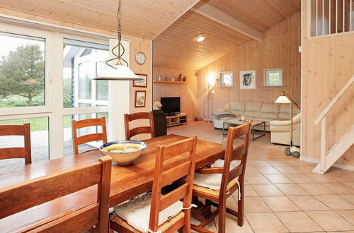 Foto 10 - 8 Person Holiday Home in Strandby