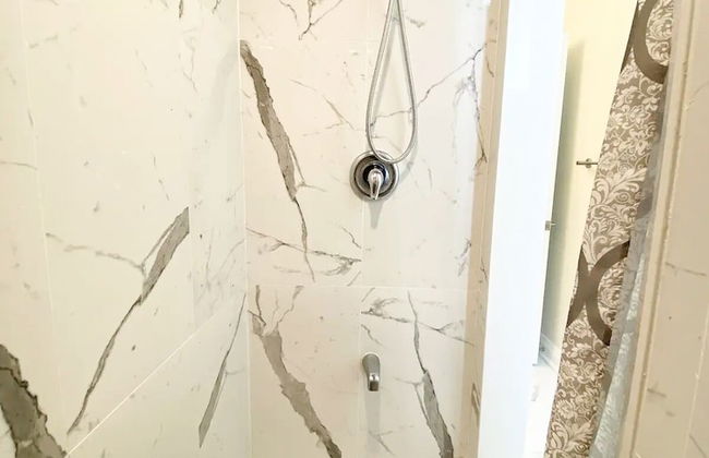 Brand New Walk Out Bsmt Apt Near Beach - Foto 18