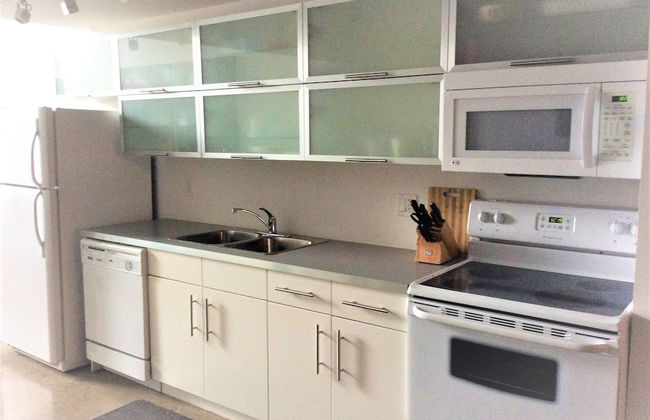 Downtown Executive Condo Loft - Photo 10