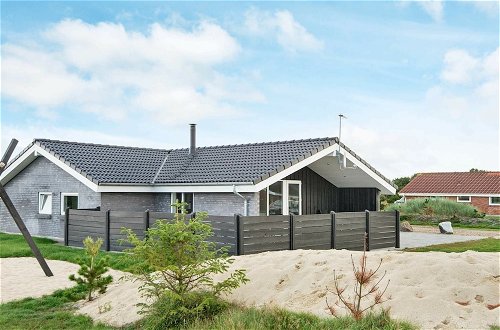Photo 15 - 8 Person Holiday Home in Vejers Strand