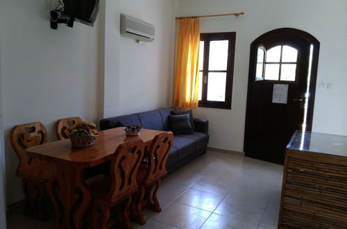 Foto 5 - Spaceful Apartment With Veranda 'n Garden