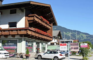 Foto 1 - Spacious Apartment in Ramsau im Zillertal near Ski Area