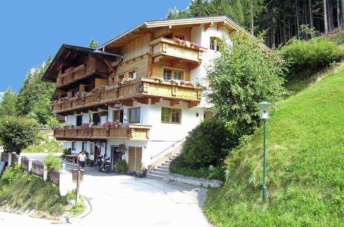 Foto 13 - Beautiful Apartment in Zell am Ziller With Balcony