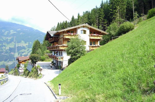 Foto 11 - Beautiful Apartment in Zell am Ziller With Balcony