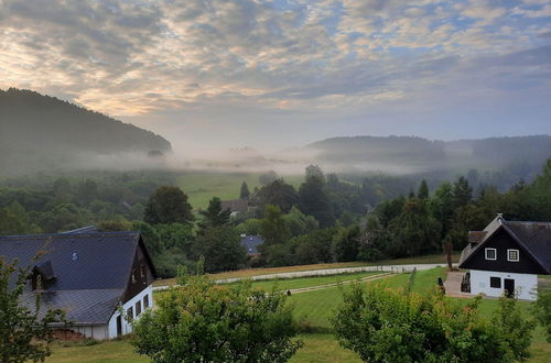 Foto 30 - Villa With Swimming Pool in the Hilly Landscape