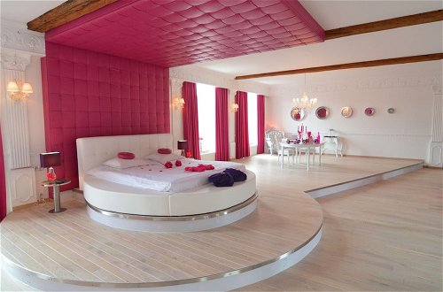Foto 7 - Lush Apartment with Sauna, Hot Tub, Mountain Views in Ensival