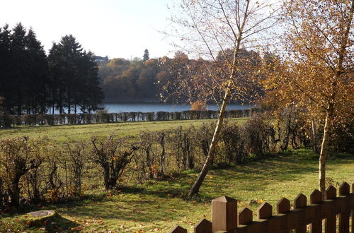 Foto 19 - Detached Chalet With Views of the Lake of Butgenbach in the Middle of Nature