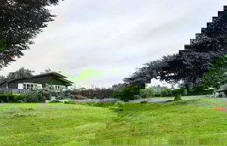 Foto 1 - Detached Chalet With Views of the Lake of Butgenbach in the Middle of Nature