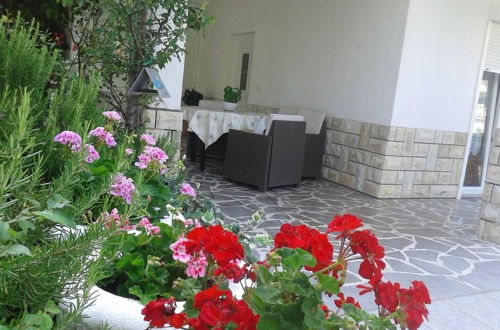 Foto 25 - Impeccable 3-bedrooms Apartment in Rab 1-9 Pers