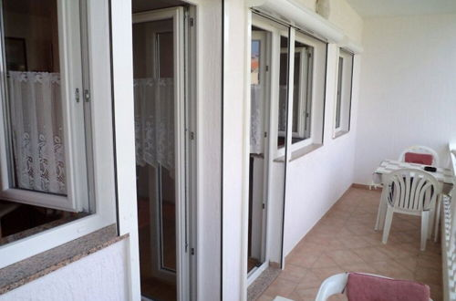 Photo 15 - Immaculate 3-bedrooms Apartment in Rab 1-8 Pers
