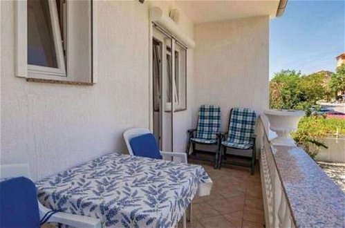 Photo 17 - Immaculate 3-bedrooms Apartment in Rab 1-8 Pers