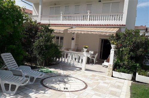 Foto 9 - Immaculate 3-bedrooms Apartment in Rab 1-8 Pers