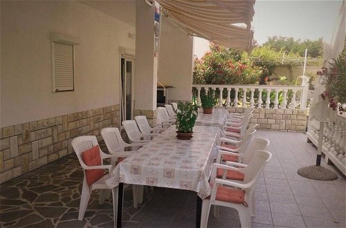 Foto 16 - Immaculate 3-bedrooms Apartment in Rab 1-8 Pers