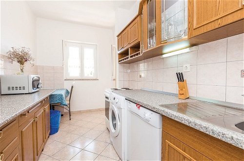 Photo 5 - Immaculate 3-bedrooms Apartment in Rab 1-8 Pers
