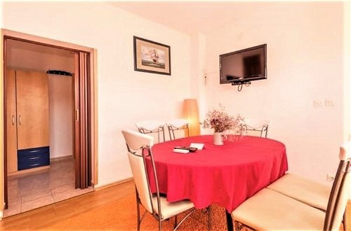 Foto 6 - Immaculate 3-bedrooms Apartment in Rab 1-8 Pers