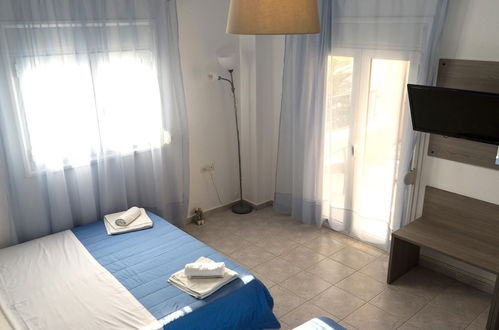 Photo 4 - Polykratis Rooms