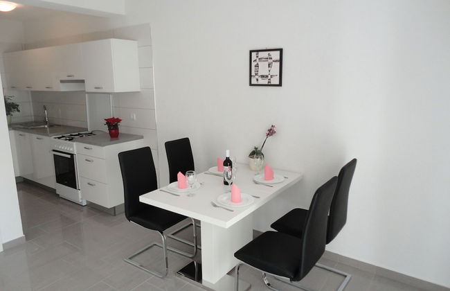 Adorable Apartment With Terrace & Beautiful Sea View Near the Sea Bay - Foto 2