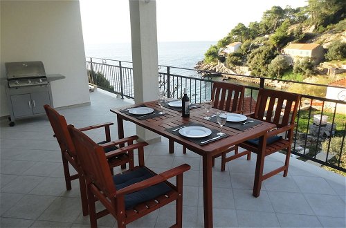 Photo 12 - Adorable Apartment With Terrace & Beautiful Sea View Near the Sea Bay