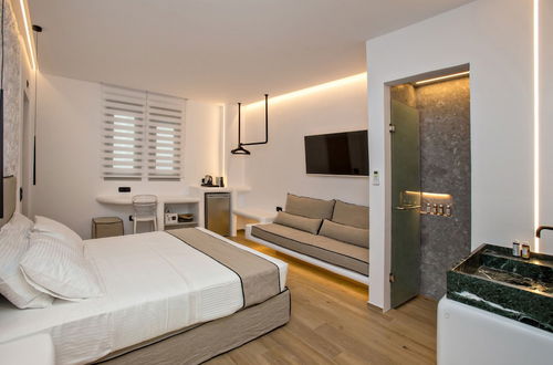 Photo 12 - Levantes Luxury Suites I II