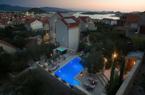 Photo 15 - Beautiful Apartment in Murter With Swimming Pool