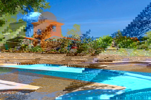 Photo 14 - Peaceful Apartment in Pula With Swimming Pool