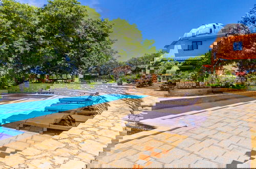 Photo 13 - Peaceful Apartment in Pula With Swimming Pool