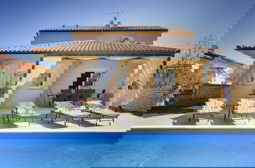 Foto 31 - Modern Villa With Private Pool Near Beach