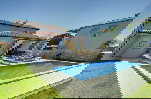 Foto 25 - Modern Villa With Private Pool Near Beach